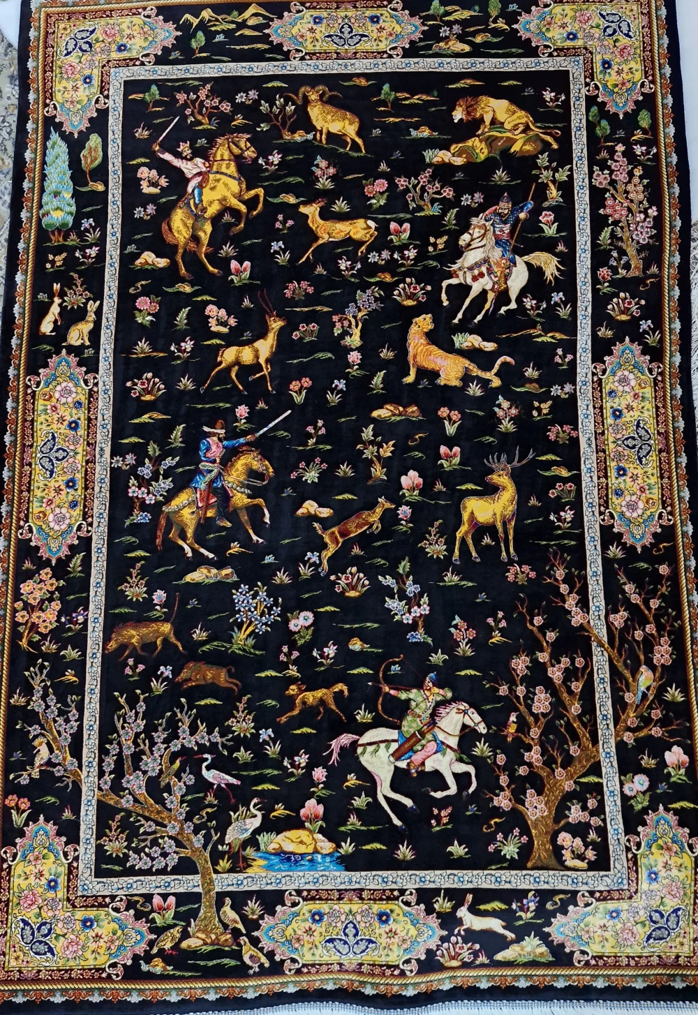 قالی ابریشم نما شکارگاه