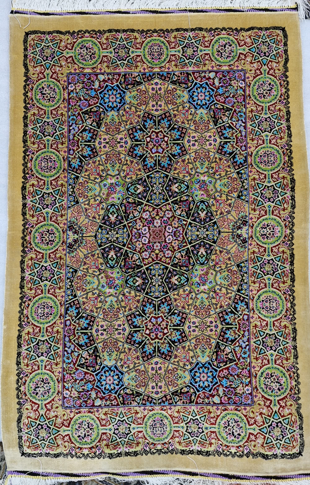 فرش ابریشم نما گره چینی